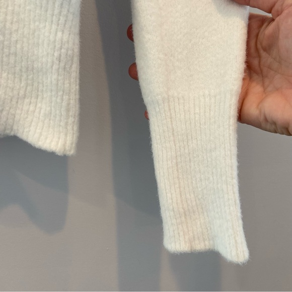 ZARA White Fuzzy V-Neck Cropped Sweater Small - Picture 4 of 7